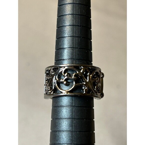 Paparazzi Dark Tone Filigree Band Adjustable Stretch Ring - Picture 1 of 4